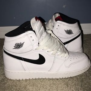 NIKE JORDAN SIZE 5.5